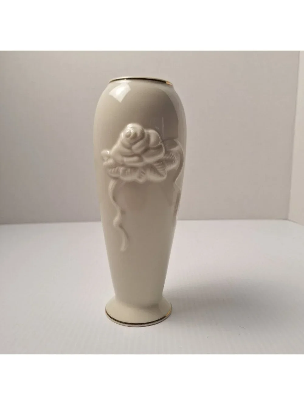 LENOX ROSE BLOSSOM BUD VASE IVORY PORCELAIN SCULPTED ROSE RIBBON 24K GOLD TRIM